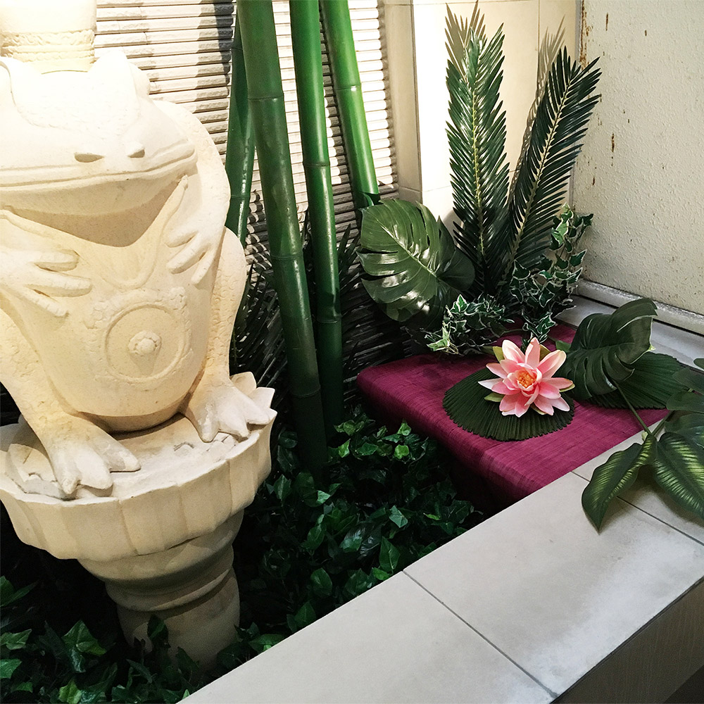 ホテルラーナ カエルの像